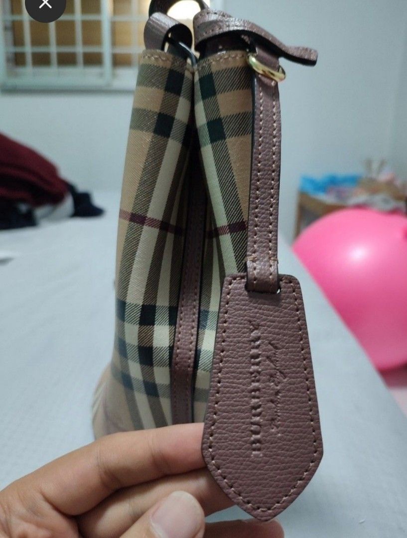 Burberry Women s One Shoulder Messenger Bag Luxury Bags Wallets on Carousell