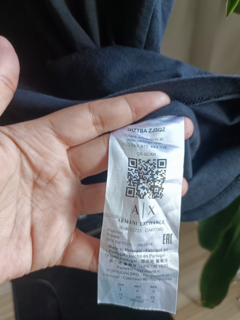 Buy Armani Exchange Erkek Tshirt (Category: Tshirts & Polo Shirts ) located in Taguig. Submitted by ms.kith_closet (Listing ID 1334280264, Image 3). Description: A|X Armani Exchange Men Crew Neck Short Sleeves Brand Logo T-Shirt, Black Combo Colorate 9/10 Condition 9/10 Please check measurements: Dimes:20W x 29L inches 95%Cotton 5%Cotton Spandex Large on tags Made in Portugal Issue: Crack Print on the color Orange side of the Print No Stains No S