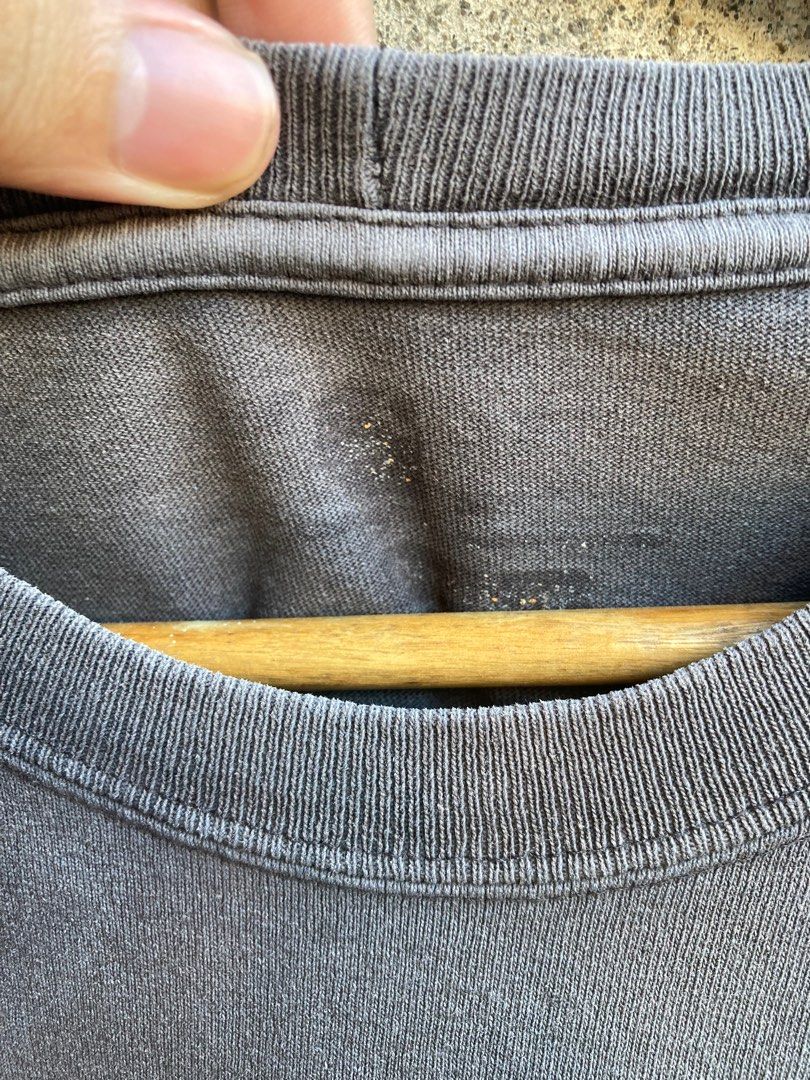 Carhartt k87 black (Category: Tshirts & Polo Shirts ) located in Tolosa. Submitted by TheRetail (Listing ID 1334287874, Image 3). Description: Fabric in good condition sun faded lang.
