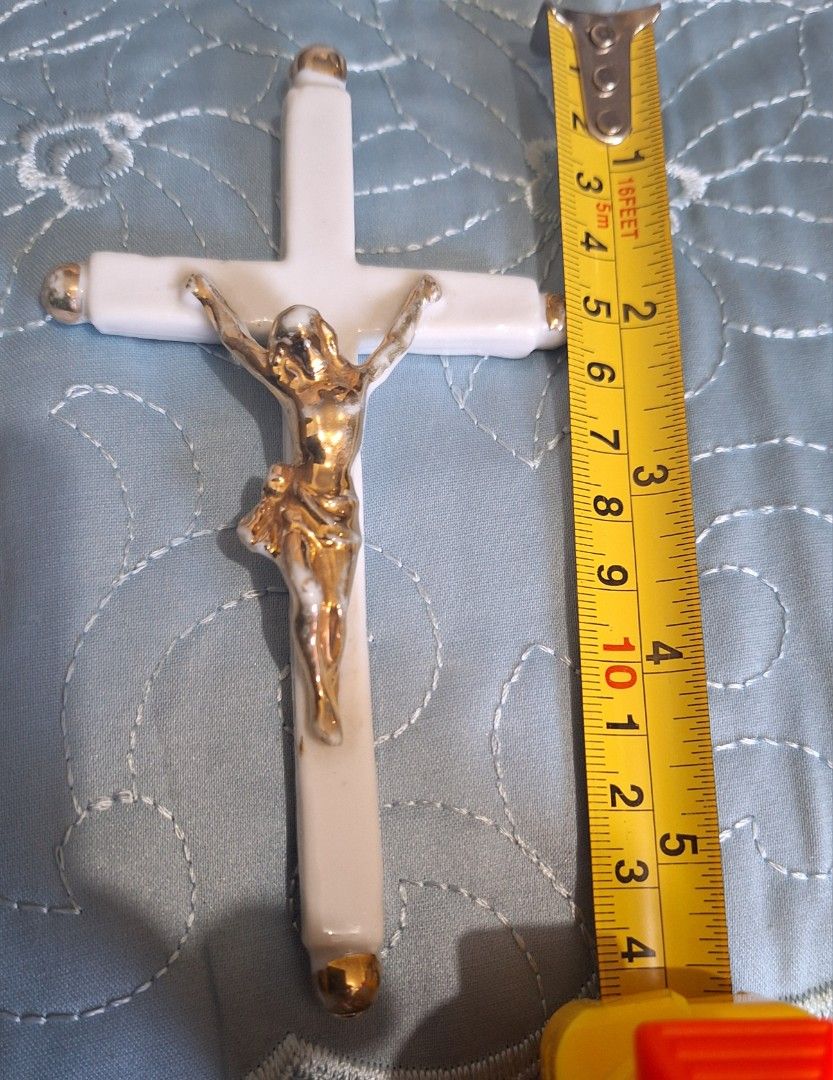 Centry old porcelain Crucifix (Category: Religious Items) located in General Santos City (Dadiangas). Submitted by hannysvintageheaven (Listing ID 1334287388, Image 3). Description: century old crucifix from Germany 14x8 centimeter.