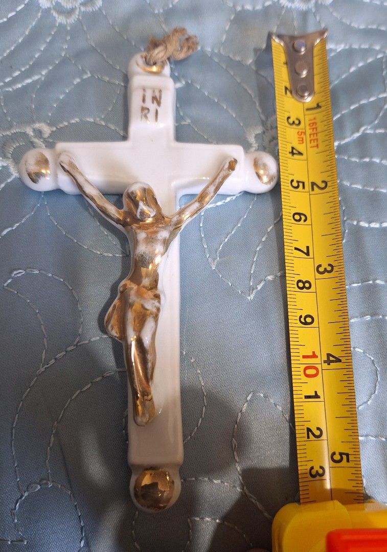 Centry old porcelain Crucifix (Category: Religious Items) located in General Santos City (Dadiangas). Submitted by hannysvintageheaven (Listing ID 1334288595, Image 3). Description: century old Crucifix from Germany 13x8 centimeter.