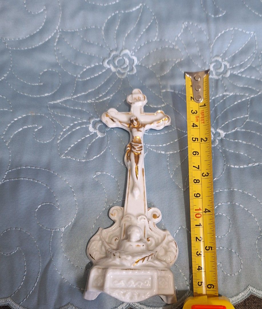 Centry old porcelain Crucifix (Category: Religious Items) located in General Santos City (Dadiangas). Submitted by hannysvintageheaven (Listing ID 1334294861, Image 3). Description: century old crucifix stand from Germany 15x3 cemtimeter.