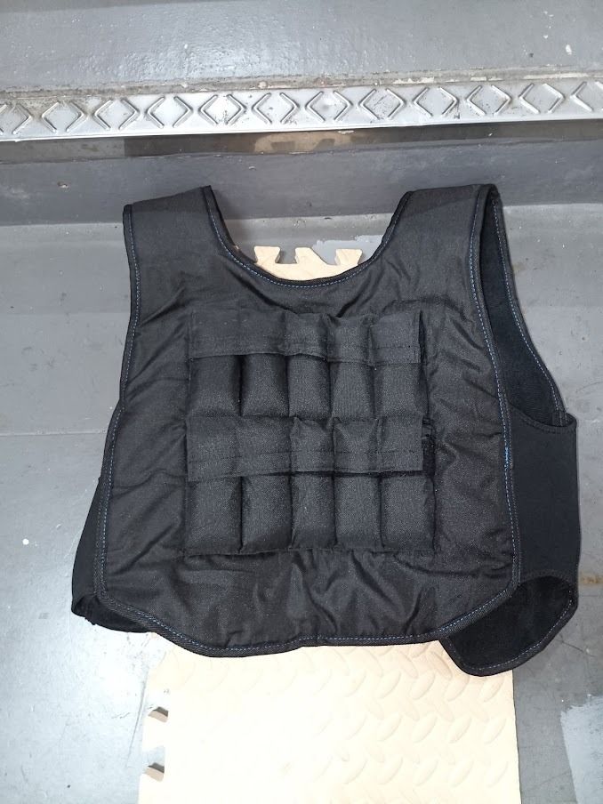 Domyos Adjustable Weight Training Weighted Vest 10 kg Machine Washable Vest as the weights can be removed. comfortable to wear