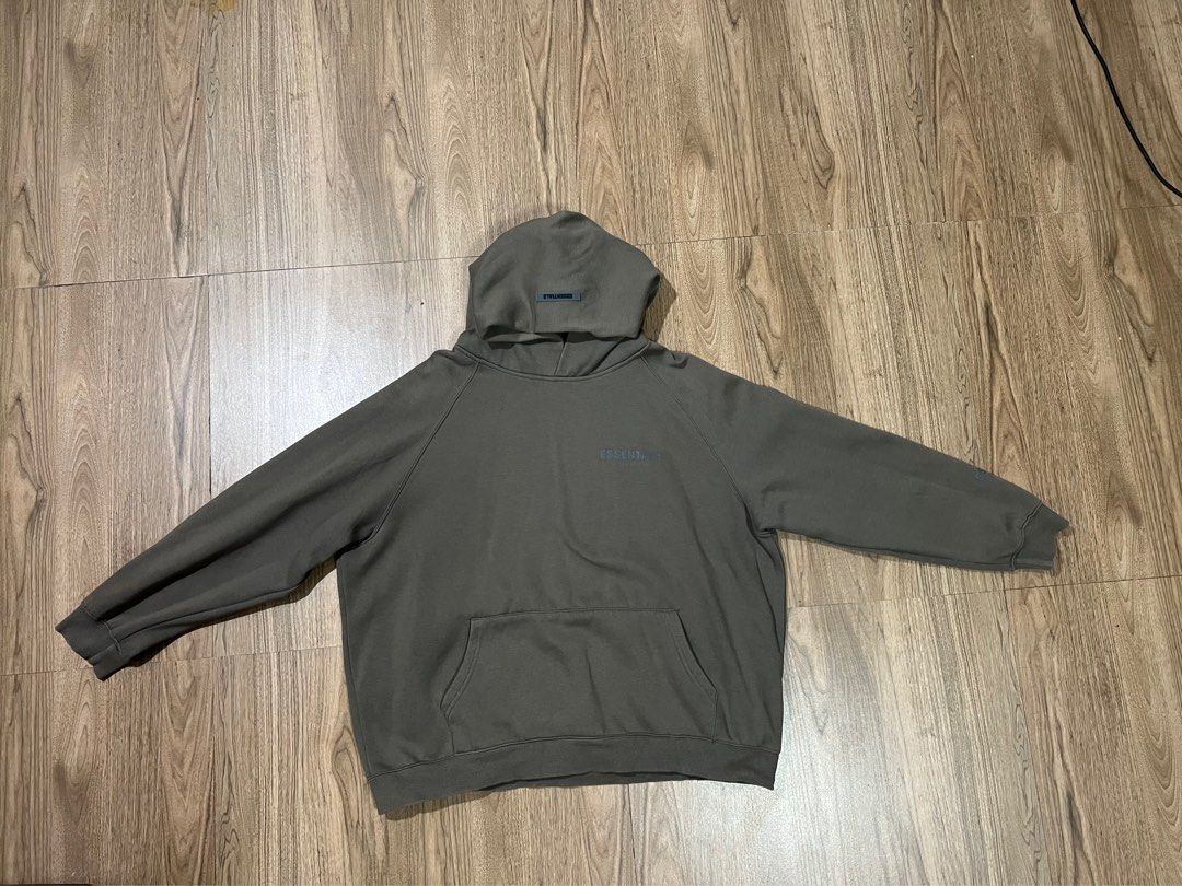 Essentials Hoodie (off) (Category: Hoodies) located in Malolos. Submitted by markkobe (Listing ID 1334223151, Image 3). Description: Size L Add sf for delivery Meetups at malolos/taft.