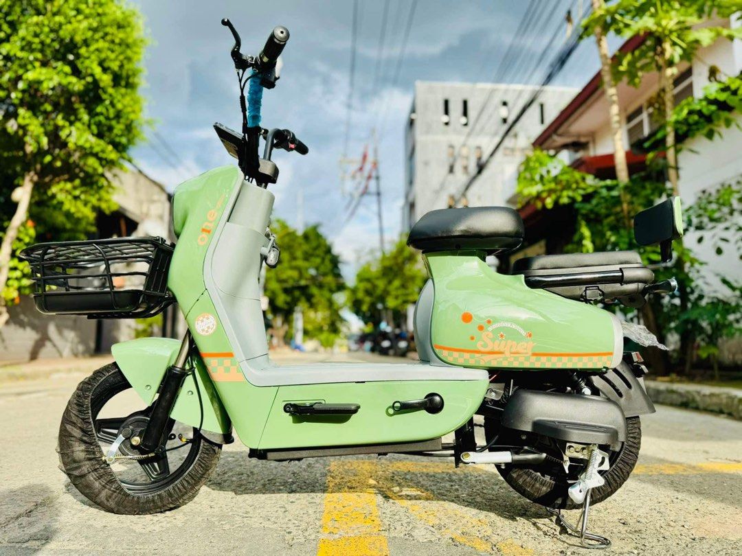 FAXXO 2 WHEELS E-BIKE 😍 (Category: Bicycles) located in Marikina City. Submitted by keionlines85428 (Listing ID 1334215158, Image 1). Description: FAXXO 2 WHEELS E-BIKE 😍 ₱13,500 👌🏼 FREE HELMET FREE ASSEMBLE & DEMO WITH CERTIFICATE OF OWNERSHIP SPECIFICATIONS: ▪️Digital Gauge Panel (Speed, Battery, Signal light) ▪️48V12Ah (SLA Battery) ▪️350 Watts Brushless Hub Motor ▪️10-15km ▪️35-40kph Speed ▪️14"x2.50" Tubeless Tire ▪️120kg Load capacity ▪