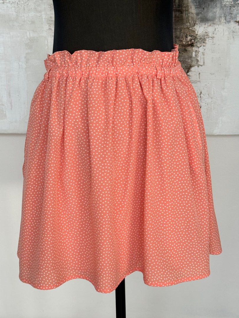Forever 21 Skirt (Category: Skirts) located in Muntinlupa City. Submitted by time2declutter (Listing ID 1334238105, Image 1). Description: Forever 21 skirt Size Medium.