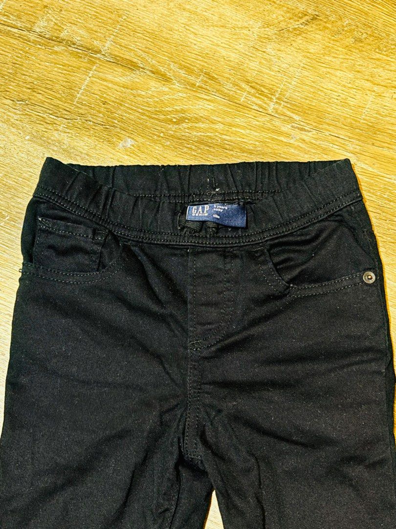 Gap Jeans (Category: Babies & Kids Fashion) located in Valenzuela. Submitted by _mgnmn (Listing ID 1334325363, Image 2). Description: Size: 4-5 years old Condition: almost new 💰380.