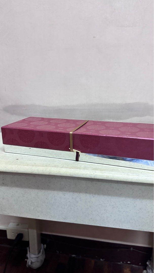 Gift box (Category: Gift Baskets & Hampers) located in Manila. Submitted by hapibday.everyday (Listing ID 1334304927, Image 1). Description: 2.5” H x 14.5” L x 5.5” W.