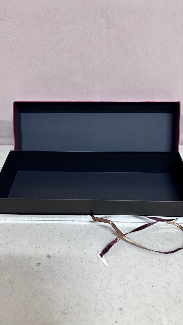 Gift box (Category: Gift Baskets & Hampers) located in Manila. Submitted by hapibday.everyday (Listing ID 1334304927, Image 2). Description: 2.5” H x 14.5” L x 5.5” W.