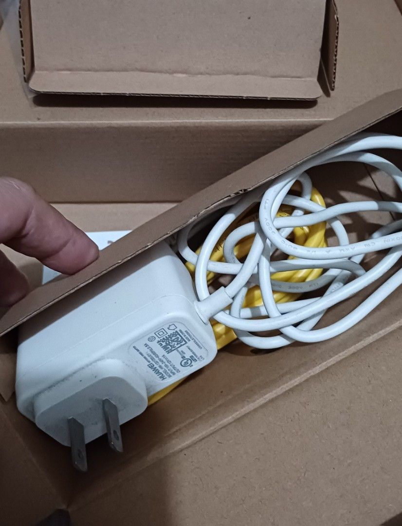 Globe at Home (Category: Networking) located in Caloocan City. Submitted by junmadrid (Listing ID 1334351057, Image 3). Description: Globe @ Home Php 500.00 Slightly Negotiable Excellent working condition. Complete with box..