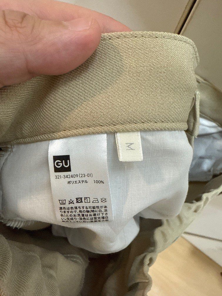 GU Beige Easy Slacks (Category: Trousers) located in Manila. Submitted by ooks_ (Listing ID 1334280653, Image 3). Description: Used once, really good condition. Medium size, i’d say fan fit 30-32 waist. It’s gartered also. .