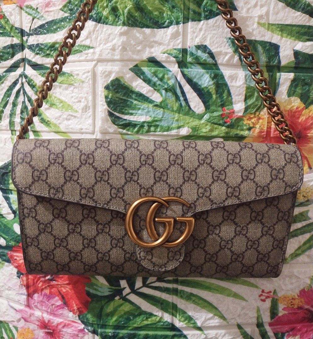 Gucci logo sling bag store