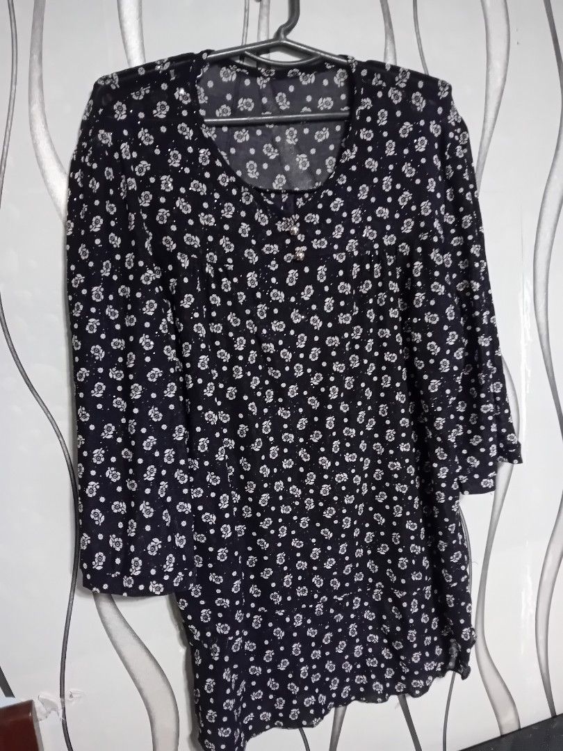 Imported Used Clothing (Category: Blouses) located in Valenzuela. Submitted by etzetera26 (Listing ID 1334229242, Image 3). Description: Imported clothing Not ukay No bad smell Medium to 2xl size Php 99 to 150.