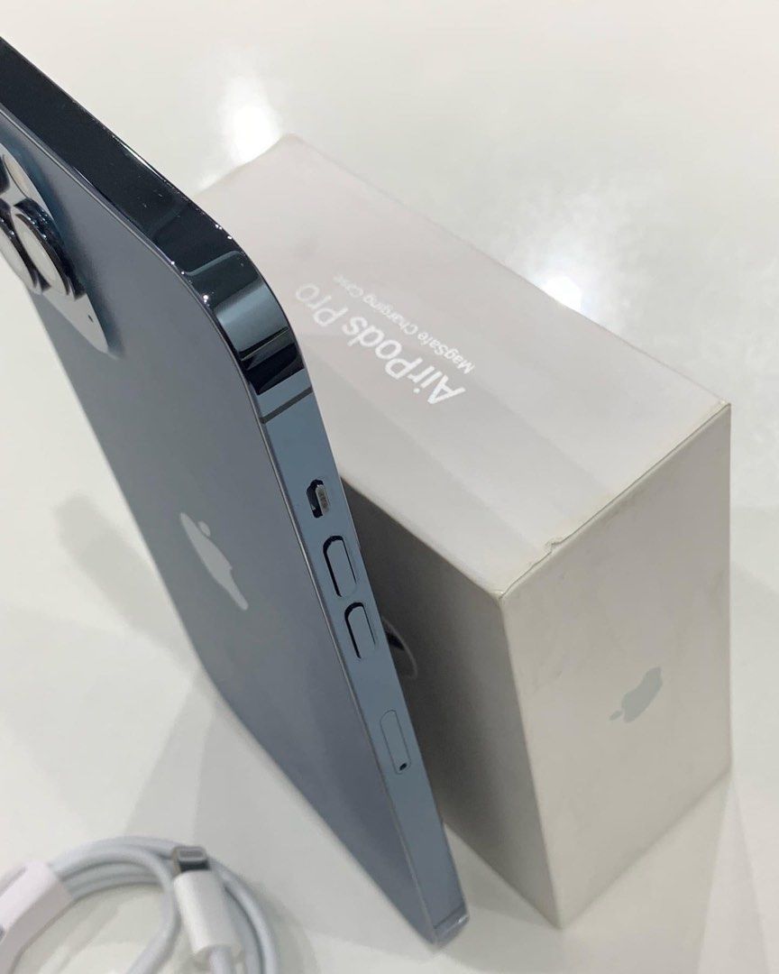 iPhone 12Promax 256gb (Category: iPhone 12 Series) located in Manila. Submitted by TekiCashGadgetsph (Listing ID 1334288827, Image 3). Description: (FU) Open-line, any sim working (worldwide) - Guaranteed original iPhone not fake/copy accessories with box Secondhand Good as new not abused! Presentable •Original Lcd • no issue hidden issues • clean apple id / iCloud id • Good batthealth • Good cam front/back • Good Performance • Working face id • 