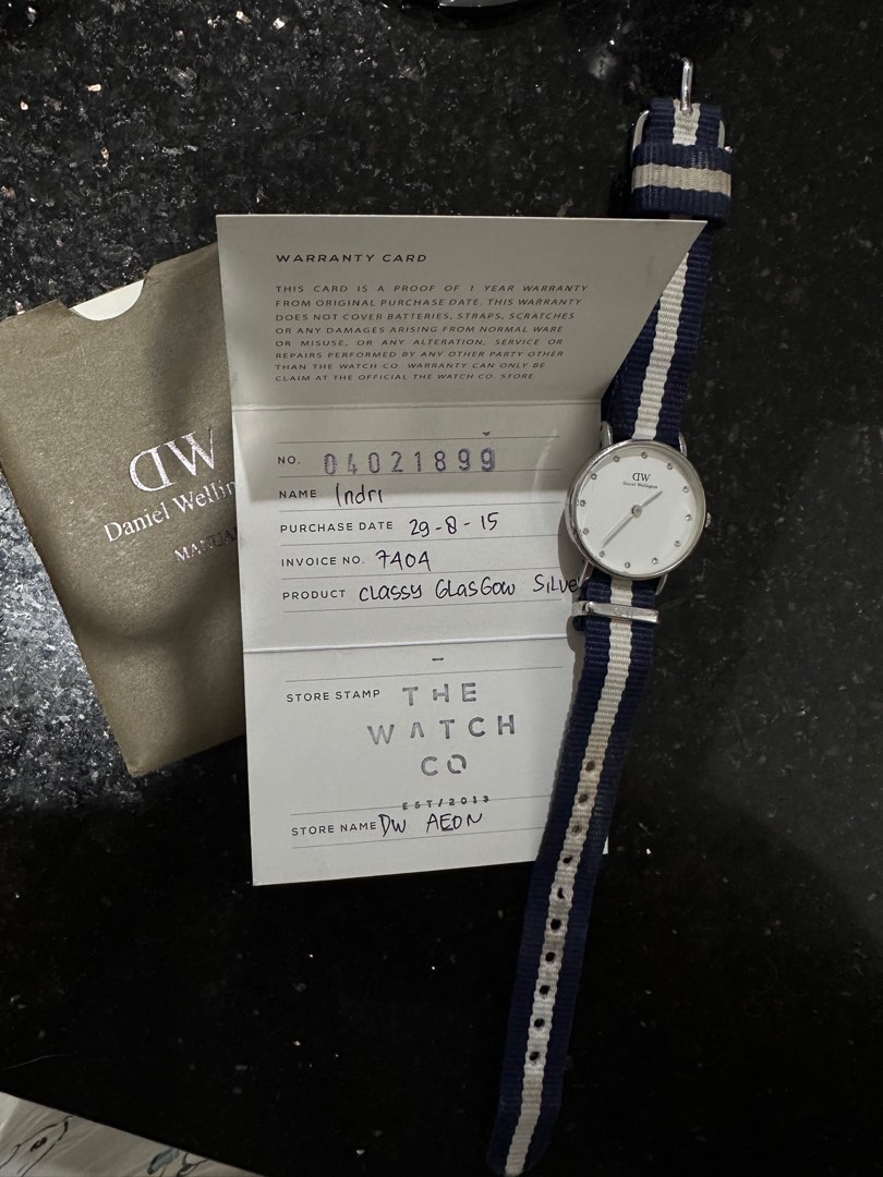 Jam tangan daniel wellington sesuai foto original beserta garansi lifetime ganti baterai Fesyen Wanita Jam Tangan di Carousell