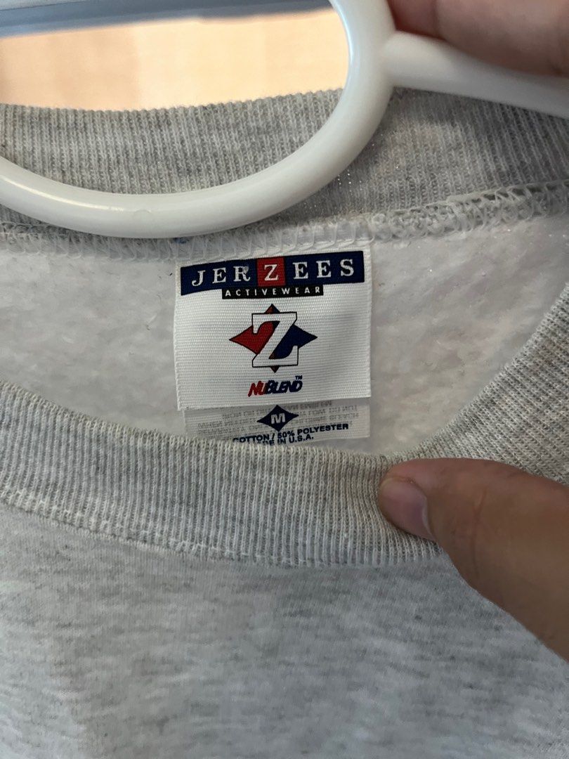 Jerzees Crew Neck Sweater (Category: Coats, Jackets and Outerwear) located in Quezon City. Submitted by engineercj (Listing ID 1334222021, Image 2). Description: Gray Jerzees Crew Neck - 22x25 Good as new 500 Makati Area.