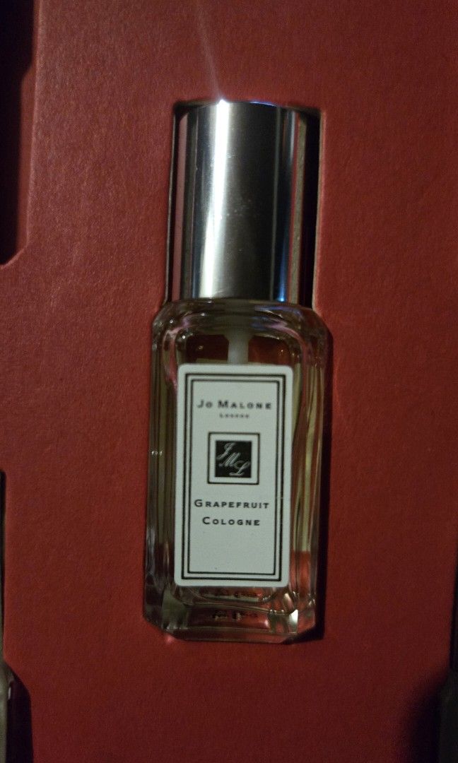 Jo Malone 9ML 3pcs - Grapefruit, Pomegranate Noir, Red Roses ORIGINAL AUTHENTIC (Category: Fragrance & Deodorants) located in Paranaque City. Submitted by _kuching_decluttering (Listing ID 1334267934, Image 3). Description: 2500 as set of 3 pcs with box authentic and original rfs: only used 2 scents for travel.