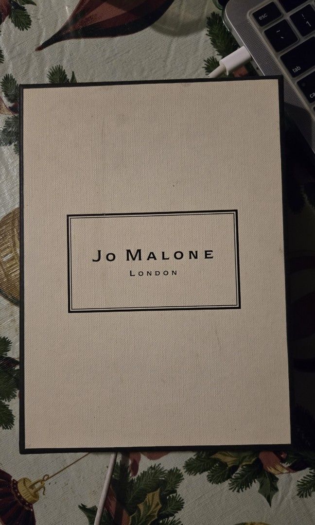 Jo Malone 9ML 3pcs - Grapefruit, Pomegranate Noir, Red Roses ORIGINAL AUTHENTIC (Category: Fragrance & Deodorants) located in Paranaque City. Submitted by _kuching_decluttering (Listing ID 1334267934, Image 2). Description: 2500 as set of 3 pcs with box authentic and original rfs: only used 2 scents for travel.