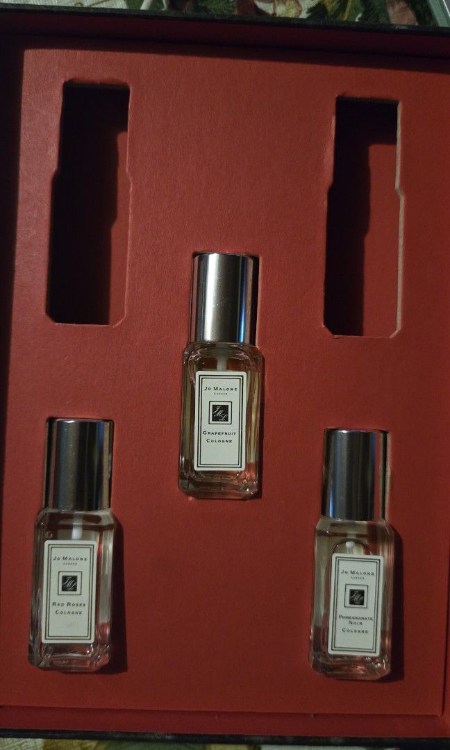 Jo Malone 9ML 3pcs - Grapefruit, Pomegranate Noir, Red Roses ORIGINAL AUTHENTIC (Category: Fragrance & Deodorants) located in Paranaque City. Submitted by _kuching_decluttering (Listing ID 1334267934, Image 1). Description: 2500 as set of 3 pcs with box authentic and original rfs: only used 2 scents for travel.