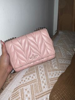 (Category: ) located in . Submitted by voguewardrobe_ (Listing ID 1334290165, Image 1). Description: .