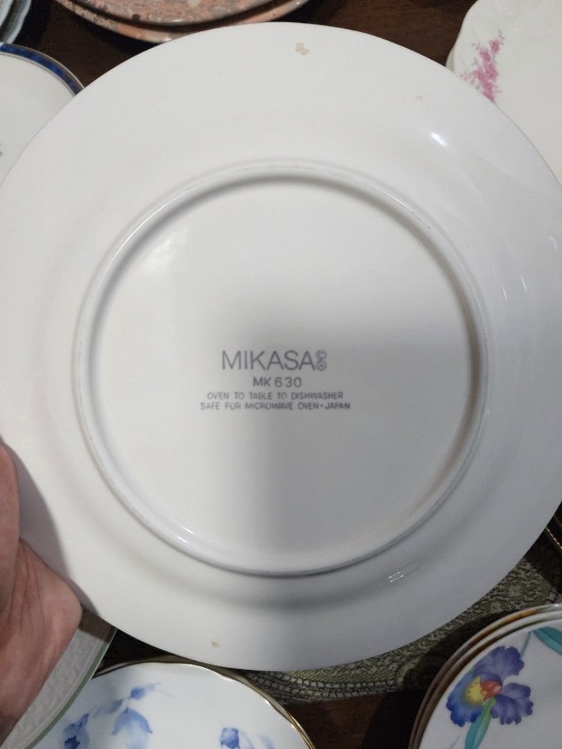 MIKASA Breakfast Plates - Set of 2 (Category: Dinnerware & Cutlery) located in Quezon City. Submitted by senyoramaria (Listing ID 1334301124, Image 3). Description: MIKASA Breakfast Plates Oven to Table to Dishwasher Safe for Microwave 8 inches Set of 2 MK 630 (Pink) MK 344 (Green).