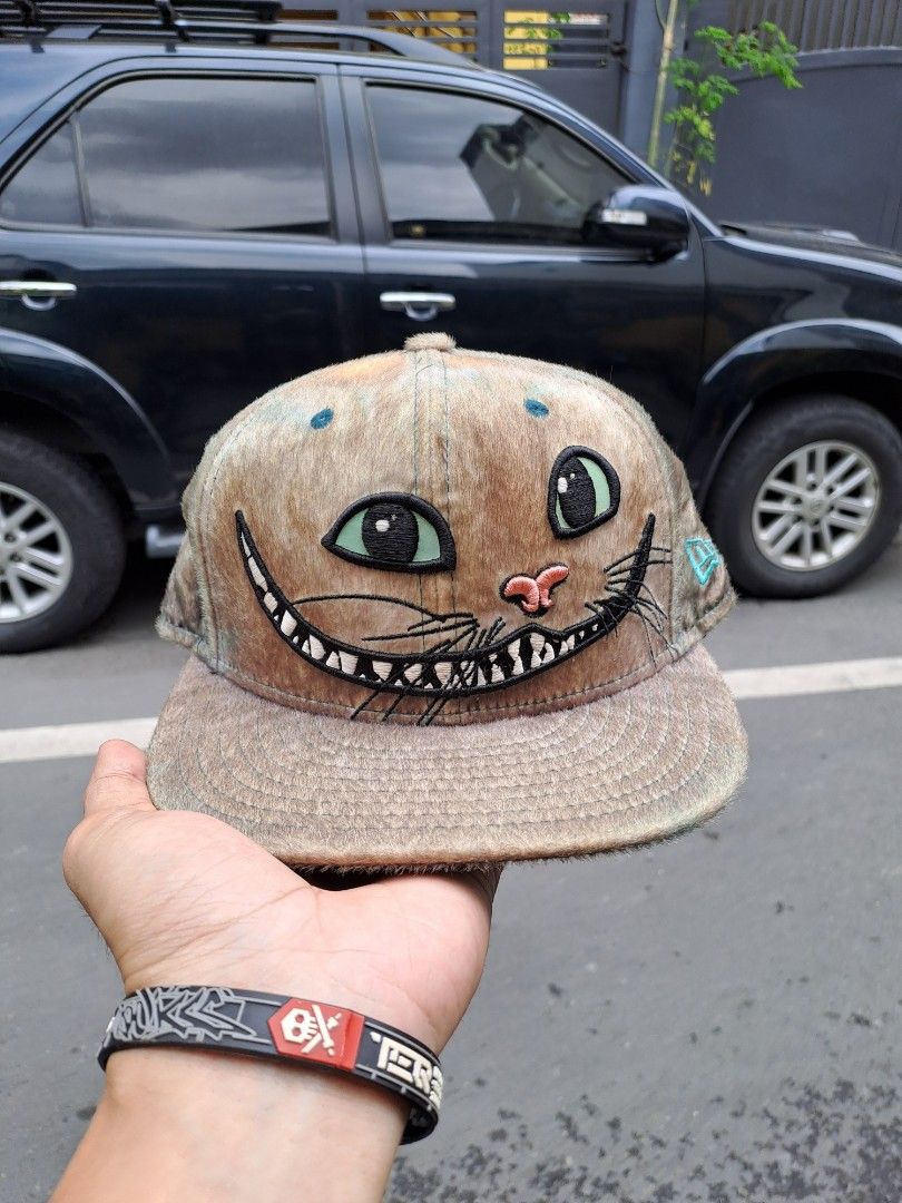 New Era Cheshire Cat (Category: Caps & Hats) located in Makati City. Submitted by aizen15 (Listing ID 1334231007, Image 2). Description: New Era x Alice in wonderland Cheshire Cat Size 7 3/8 issue: minor fade on sweatband (Front).