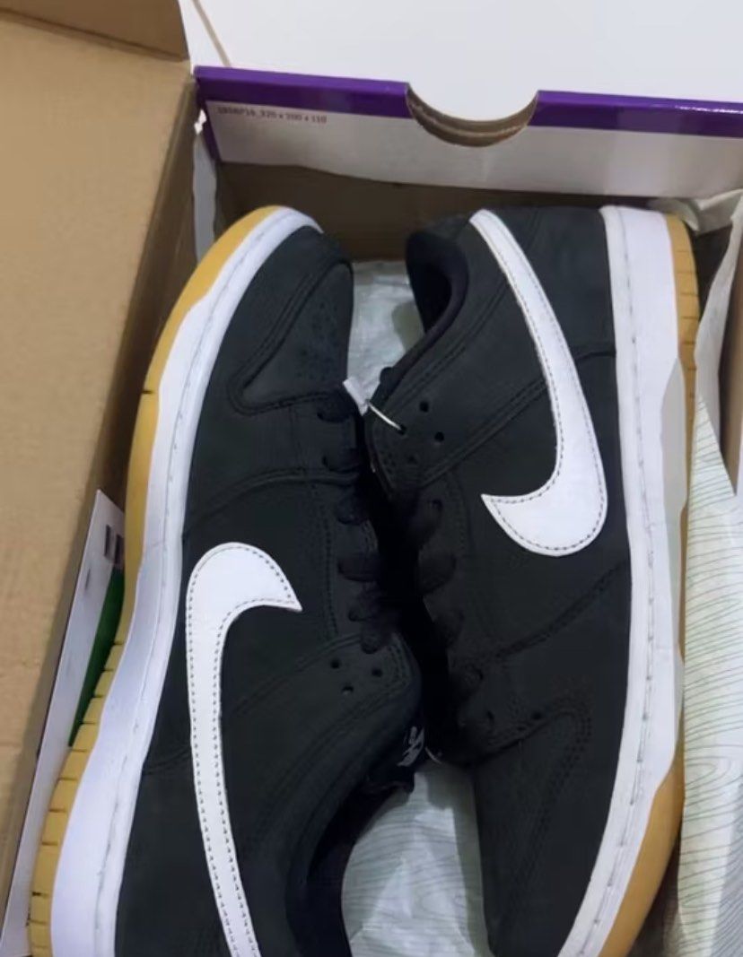 Nike SB Dunk Low White Black Gum