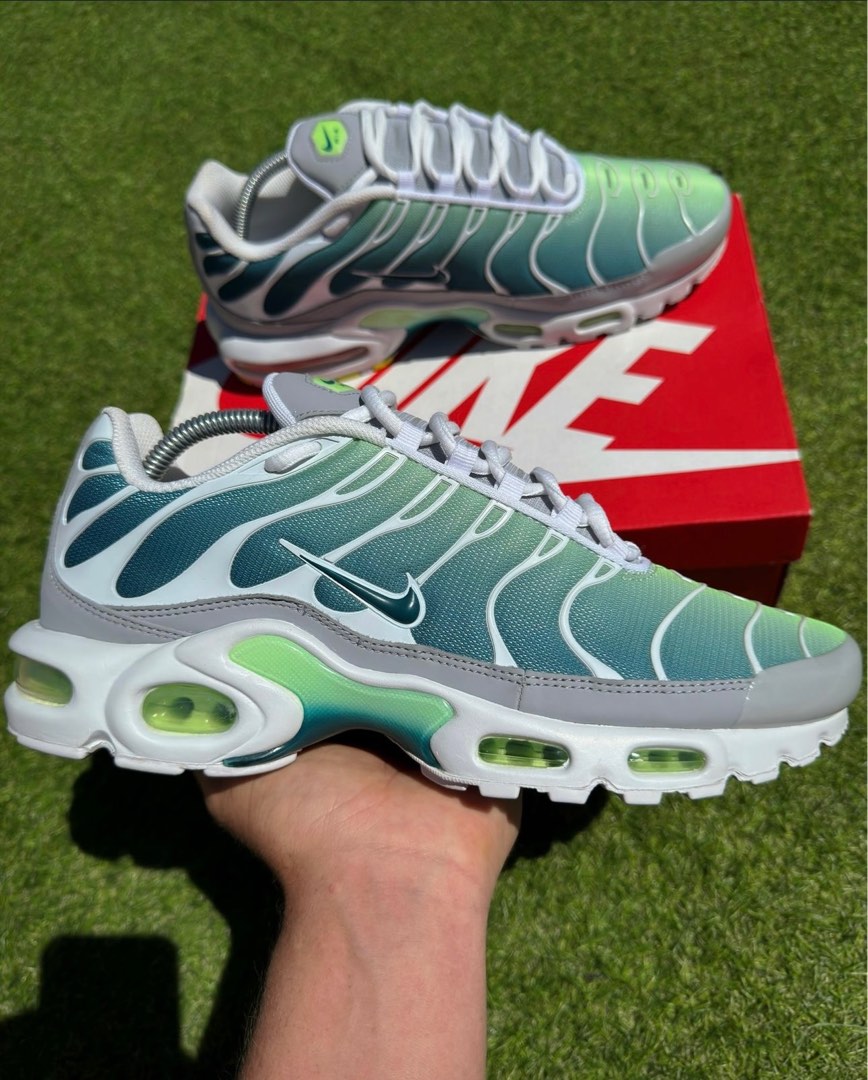 nike tn ghost green