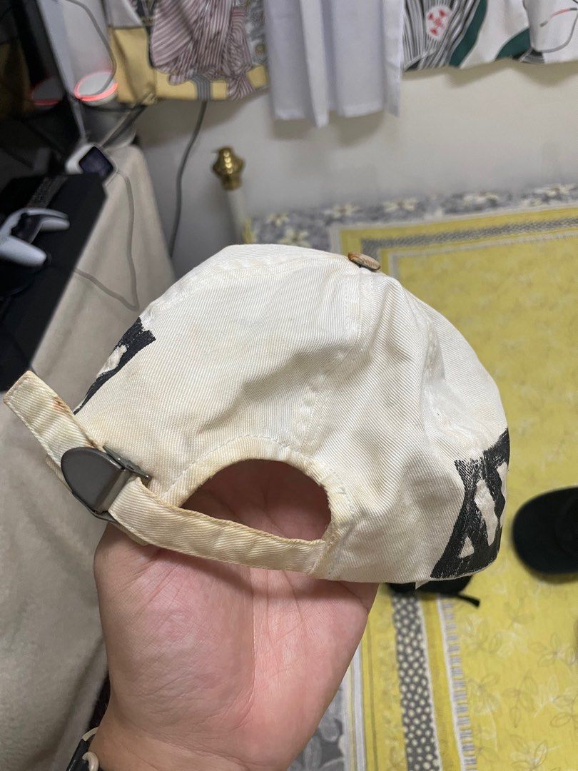Off White Cap (Category: Caps & Hats) located in Makati City. Submitted by leroyglee (Listing ID 1334294691, Image 2). Description: Need cleaning only 100% authentic.