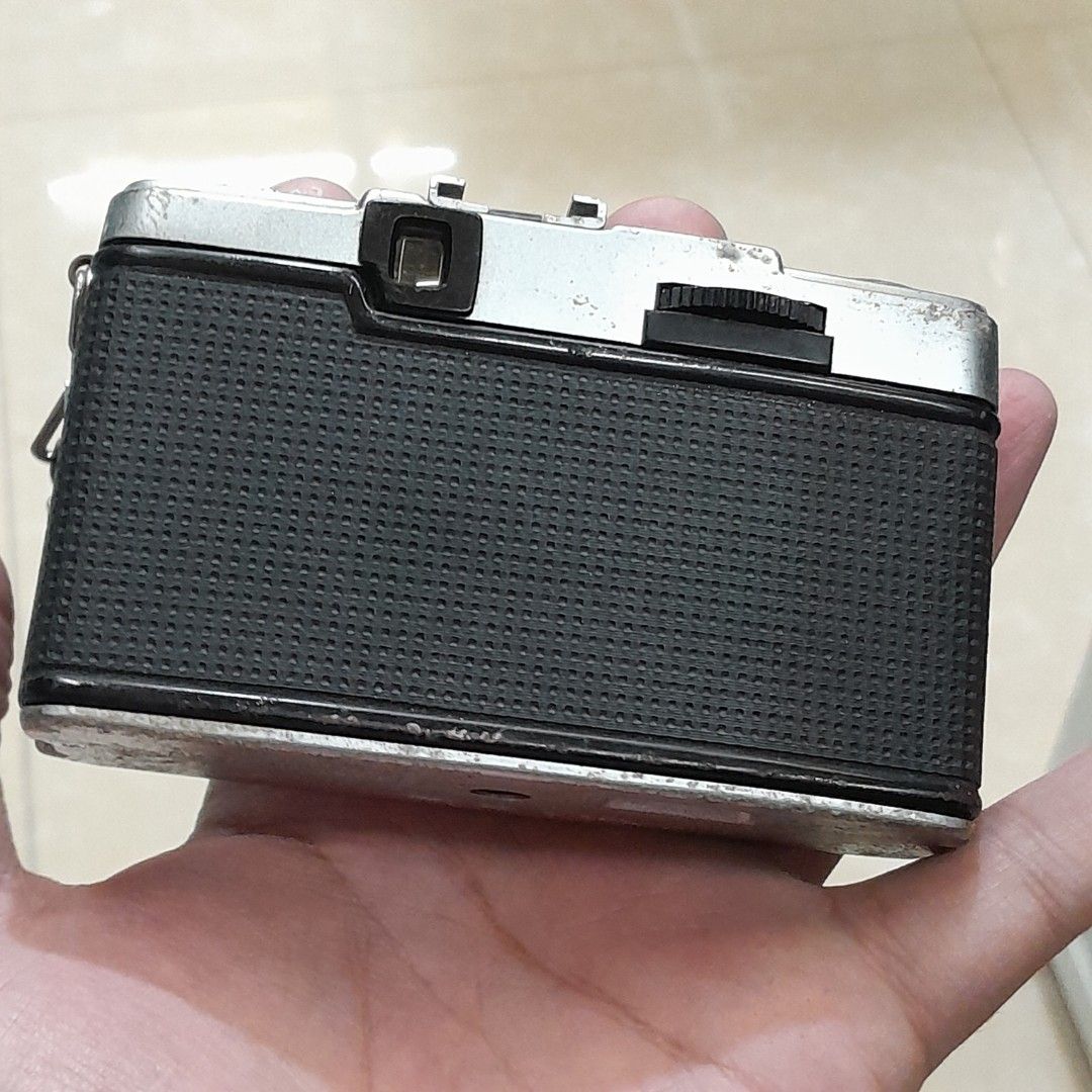 Olypmus Pen (Category: Cameras) located in Baguio. Submitted by shellcollector (Listing ID 1334262188, Image 3). Description: Olympus Pen Cam used, not working good for display good for collection 1500 Baguio shipping.