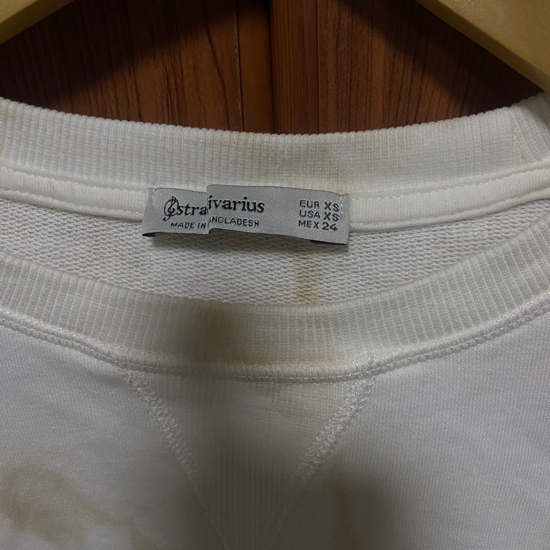 [ONHAND] Stradivarius Cream Cropped Sweater (Category: Longsleeves) located in Taguig. Submitted by httprkives (Listing ID 1334347656, Image 3). Description: ⤷ swipe to see photos, can send more upon request ⤷ ₱600 ⤷ 10/10 condition ⤷size: xs (oversized fit) (width: 17 inches | length: 20.5 inches | sleeves: 22.5 inches) ⤷ payo ⤷ mop: gcash/bank transfer ⤷ mod: ggx, lalamove, grab, j&t express (loc: taguig) ⤷ dm to claim!.