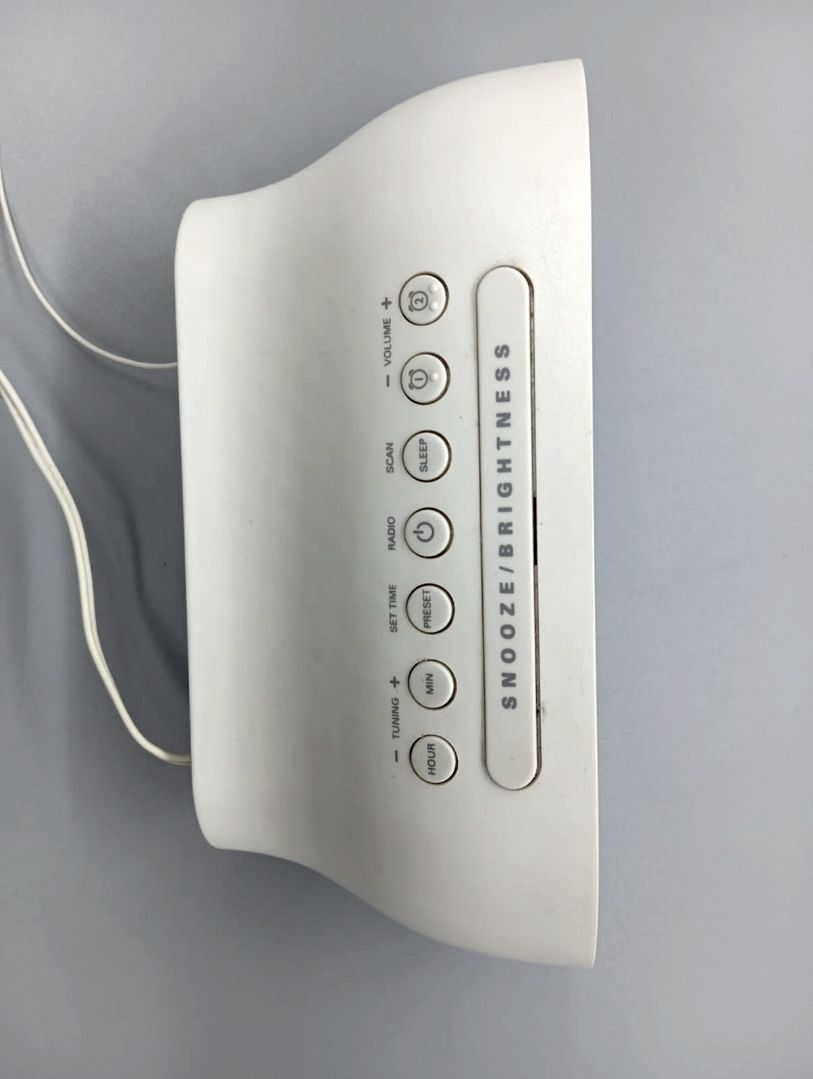 Philips FM Radio Alarm Clock, 音響器材, 其他音響配件及設備 Carousell