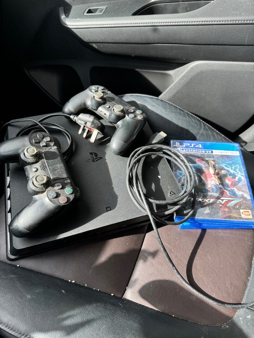 PS4 FAT/STANDARD 512MB w/ Controllers, 1TB Extended USB Storage, and 4
