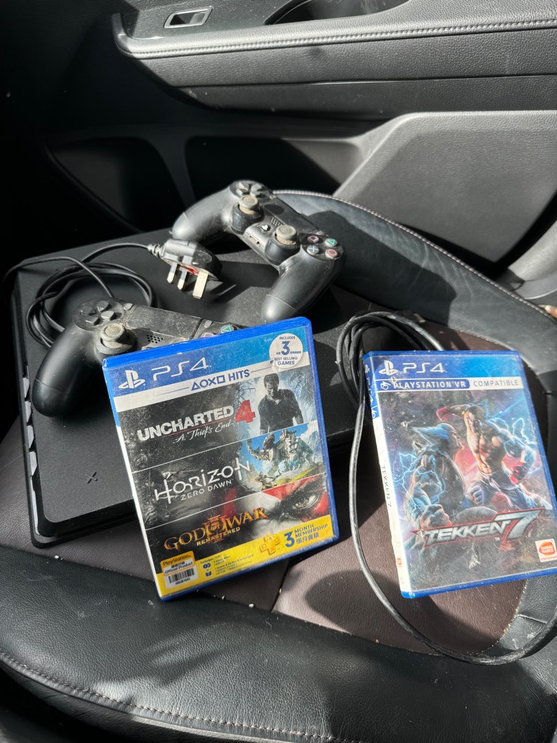 PS4 FAT/STANDARD 512MB w/ Controllers, 1TB Extended USB Storage, and 4