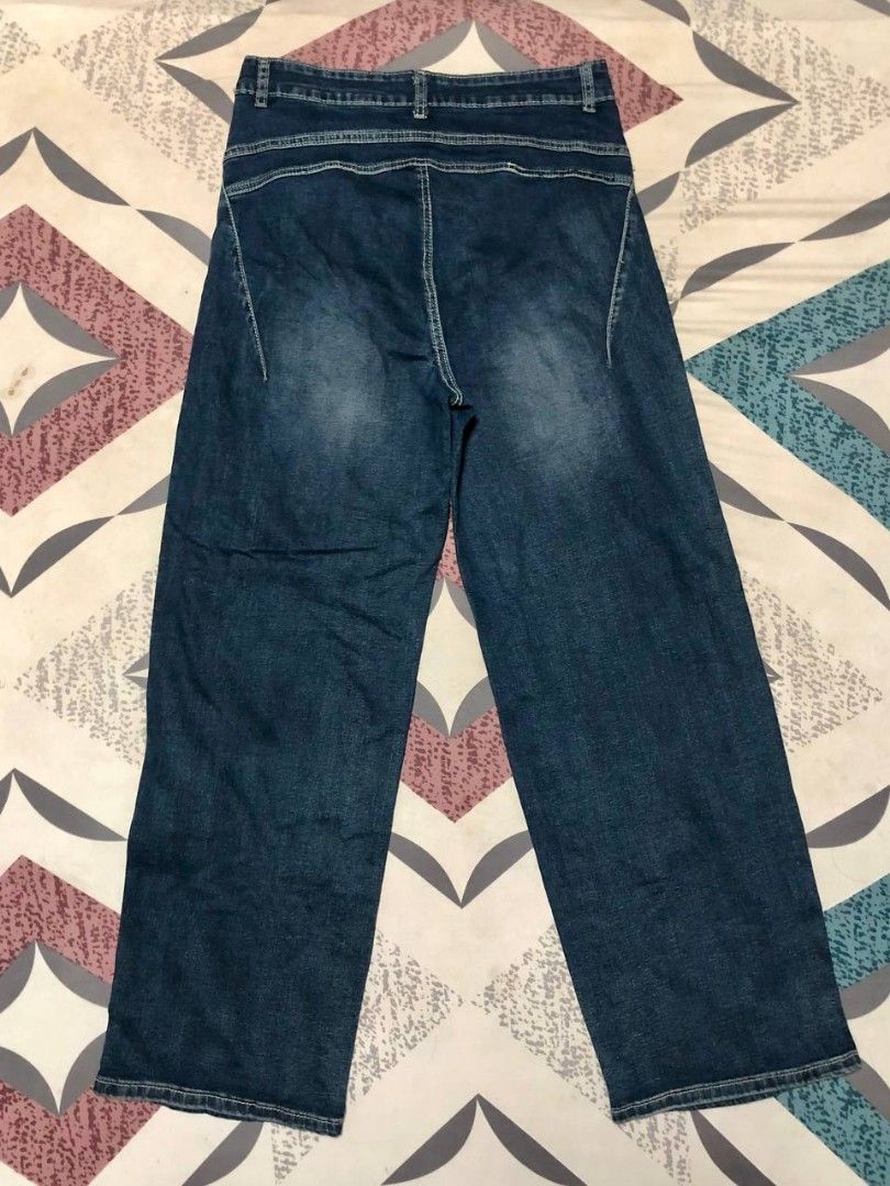 Random Blue Jeans (Category: Jeans) located in Calamba. Submitted by vnlaron (Listing ID 1334345573, Image 2). Description: Random Blue Jeans Waist: 29; Length: 39.