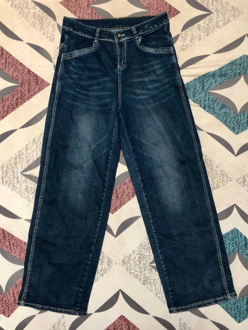 Random Blue Jeans (Category: Jeans) located in Calamba. Submitted by vnlaron (Listing ID 1334345573, Image 1). Description: Random Blue Jeans Waist: 29; Length: 39.