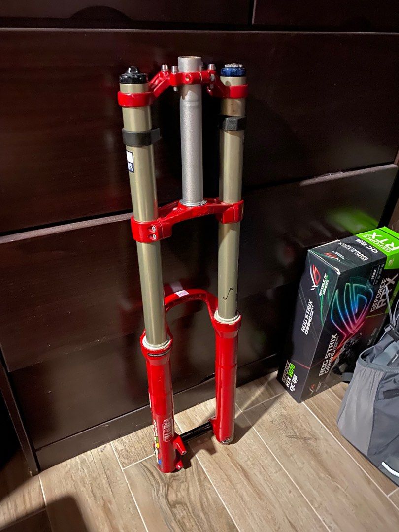 Rockshox Boxxer World Cup dual crown suspension fork 2010 (Category: Bicycles) located in Singapore. Submitted by ellamcoy (Listing ID 1334214108, Image 3). Description: Contemplating to let go one of my pre loved very rare collection from 2010. Need no introductions on performance and low maintenance design. A fierce looking red theme brings out the character of the overall bike looks. Bought for $2000 and letting go at $800 only. Cash on self c