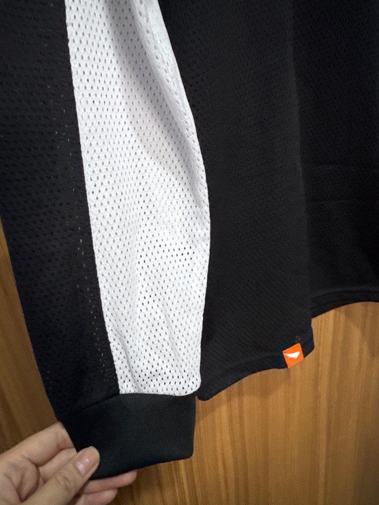 Saint Motorcycle mesh long sleeve top (Men) (Category: Activewear) located in Makati City. Submitted by stellularx (Listing ID 1334195303, Image 3). Description: Authentic Saint mesh type long sleeve motorcycle wear top in size Small. Used once. .