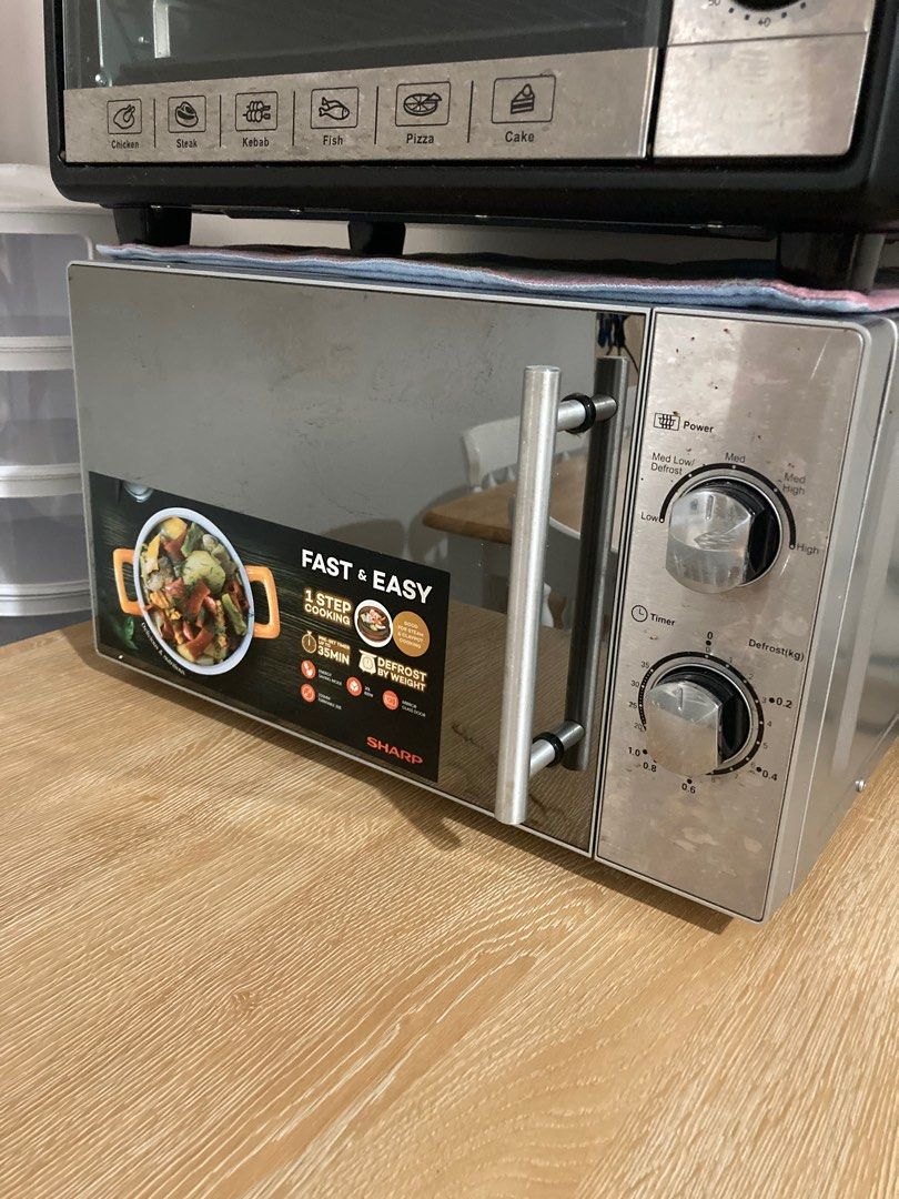 Sharp microwave (Category: Bakeware) located in Bemban. Submitted by rollingrackloved (Listing ID 1334295617, Image 3). Description: In good condition rarely used.
