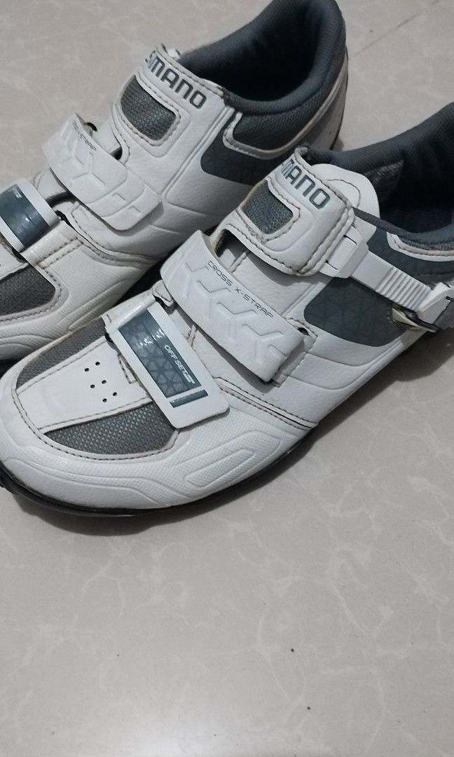 shimano cleat shoe (Category: Shoe inserts & accessories) located in Dasmarinas. Submitted by roofup28 (Listing ID 1334372832, Image 2). Description: bought in holland hindi na nagagamit pm nlng or text sa may gusto bka mabawas p ntin.