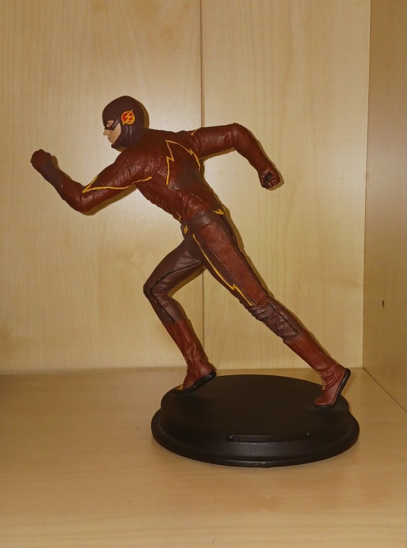 The Flash CW statue (Category: Figurines & Statues) located in Mandaluyong City. Submitted by flash0526 (Listing ID 1334358852, Image 3). Description: The Flash statue by Icon Heroes and a PX Previews Exclusive with a limited edition #3,190 of 5,000. Made of high-quality polystone resin, The Flash statue features the likeness of actor Grant Gustin from the hit CW TV show and stands 7.4" tall in his running pose. This was displayed briefly in a gl