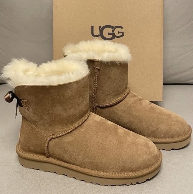 UGG Bailey snow boots maroon grey have all sizes