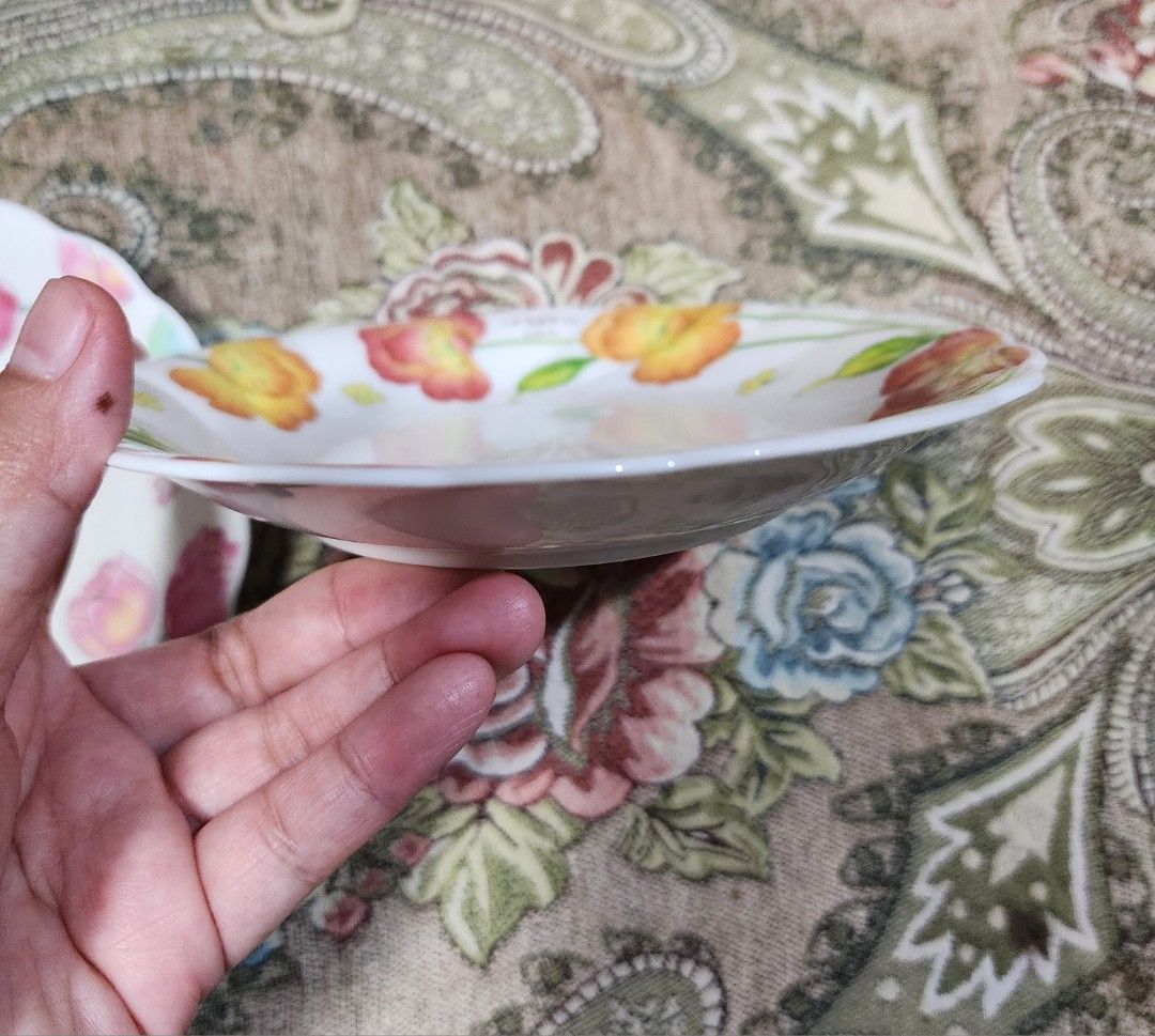 UNGARO Cake Plates - per piece (Category: Dinnerware & Cutlery) located in Quezon City. Submitted by senyoramaria (Listing ID 1334369751, Image 3). Description: UNGARO PARIS Cake Plates 6.5 inches.