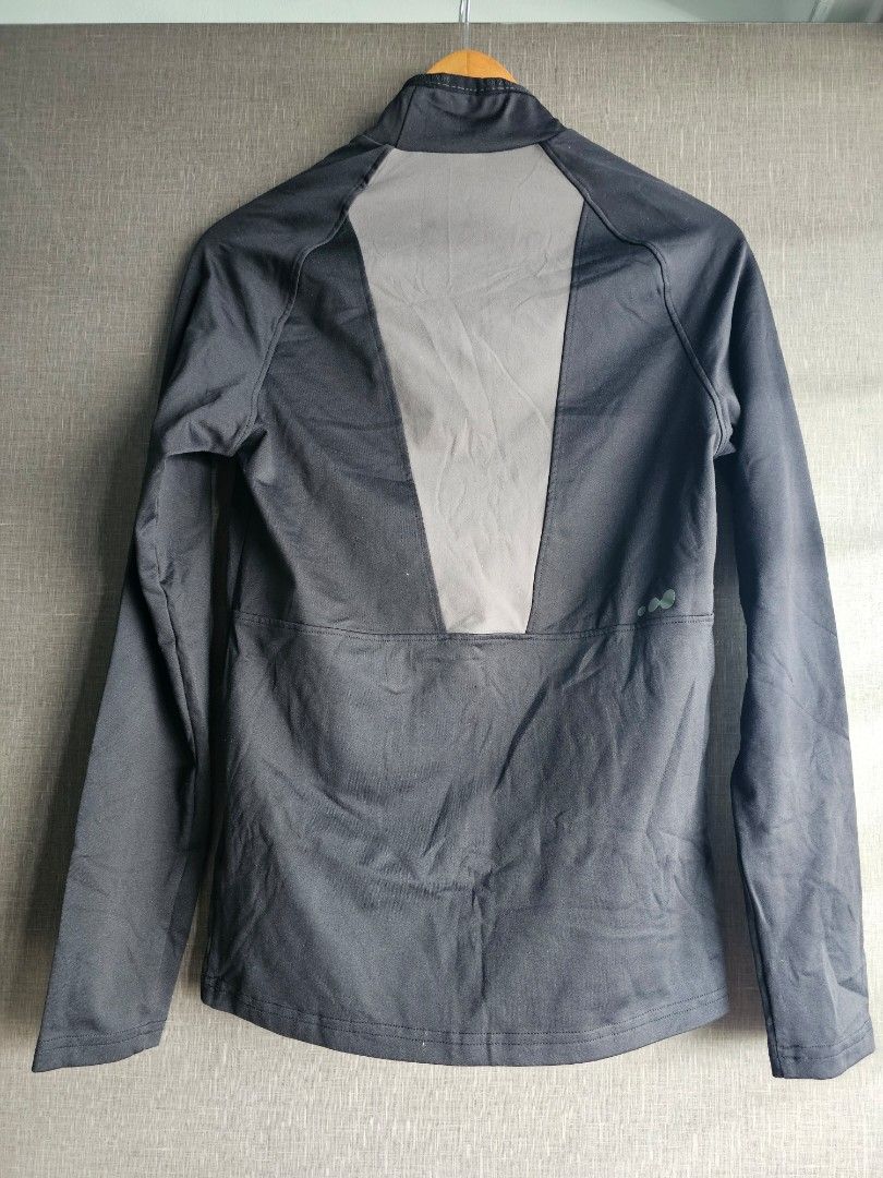 Winter base layer (Category: Coats, Jackets and Outerwear) located in Singapore. Submitted by ahjiajia (Listing ID 1334275751, Image 2). Description: base layer for winter only wear once in good condition shoulder width 38cm bought from decathlon i have 2 pieces of the same size..