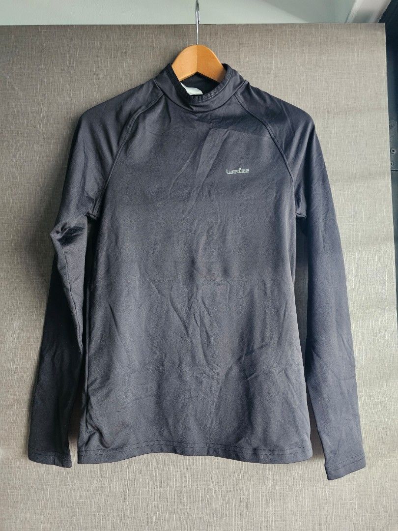 Winter base layer (Category: Coats, Jackets and Outerwear) located in Singapore. Submitted by ahjiajia (Listing ID 1334275751, Image 1). Description: base layer for winter only wear once in good condition shoulder width 38cm bought from decathlon i have 2 pieces of the same size..
