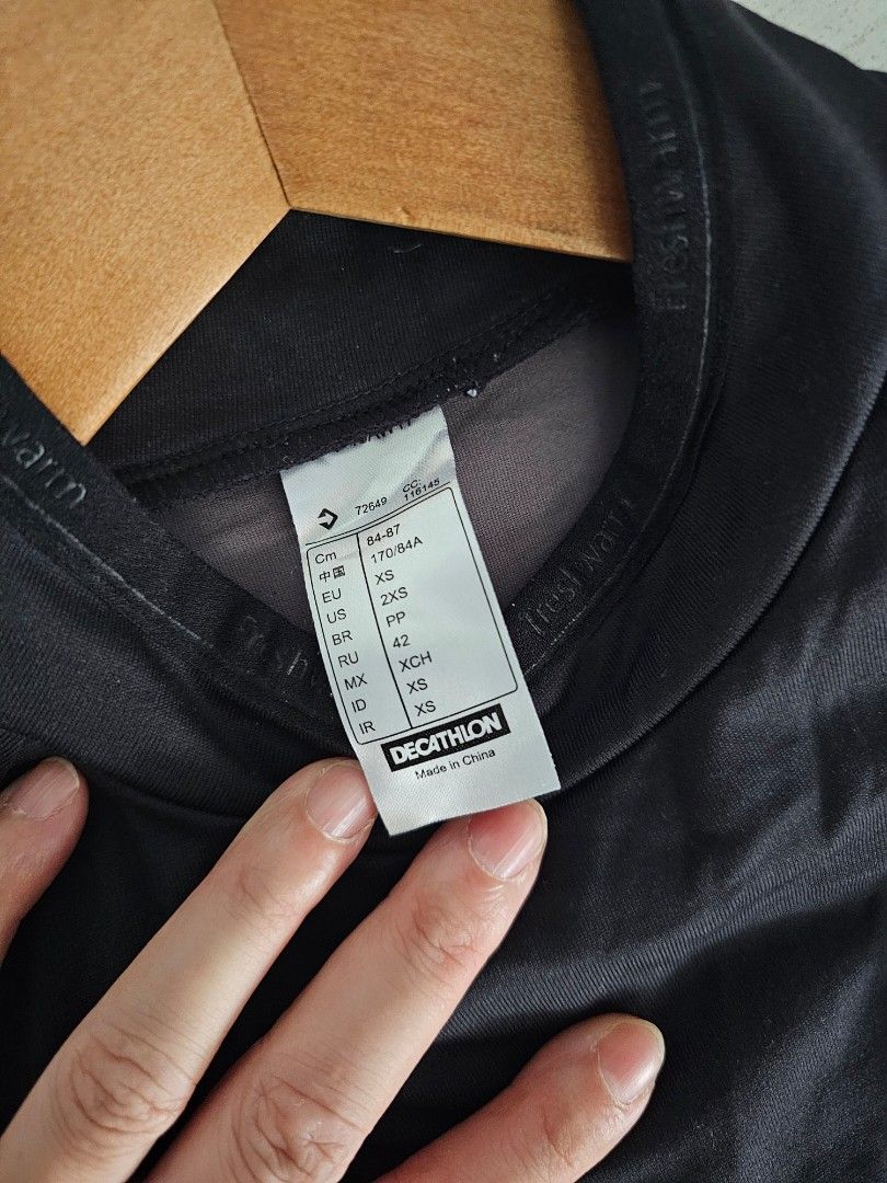 Winter base layer (Category: Coats, Jackets and Outerwear) located in Singapore. Submitted by ahjiajia (Listing ID 1334275751, Image 3). Description: base layer for winter only wear once in good condition shoulder width 38cm bought from decathlon i have 2 pieces of the same size..