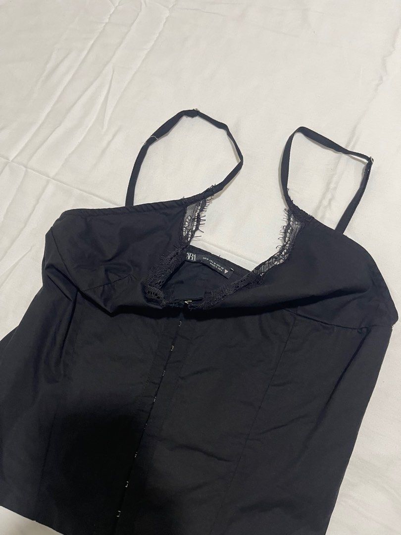 Zara Black Sleeveless Corset Top (Category: Sleeveless) located in Caloocan City. Submitted by jusmmmm (Listing ID 1334283631, Image 2). Description: Bought from Zara Trinoma almost 2k php.