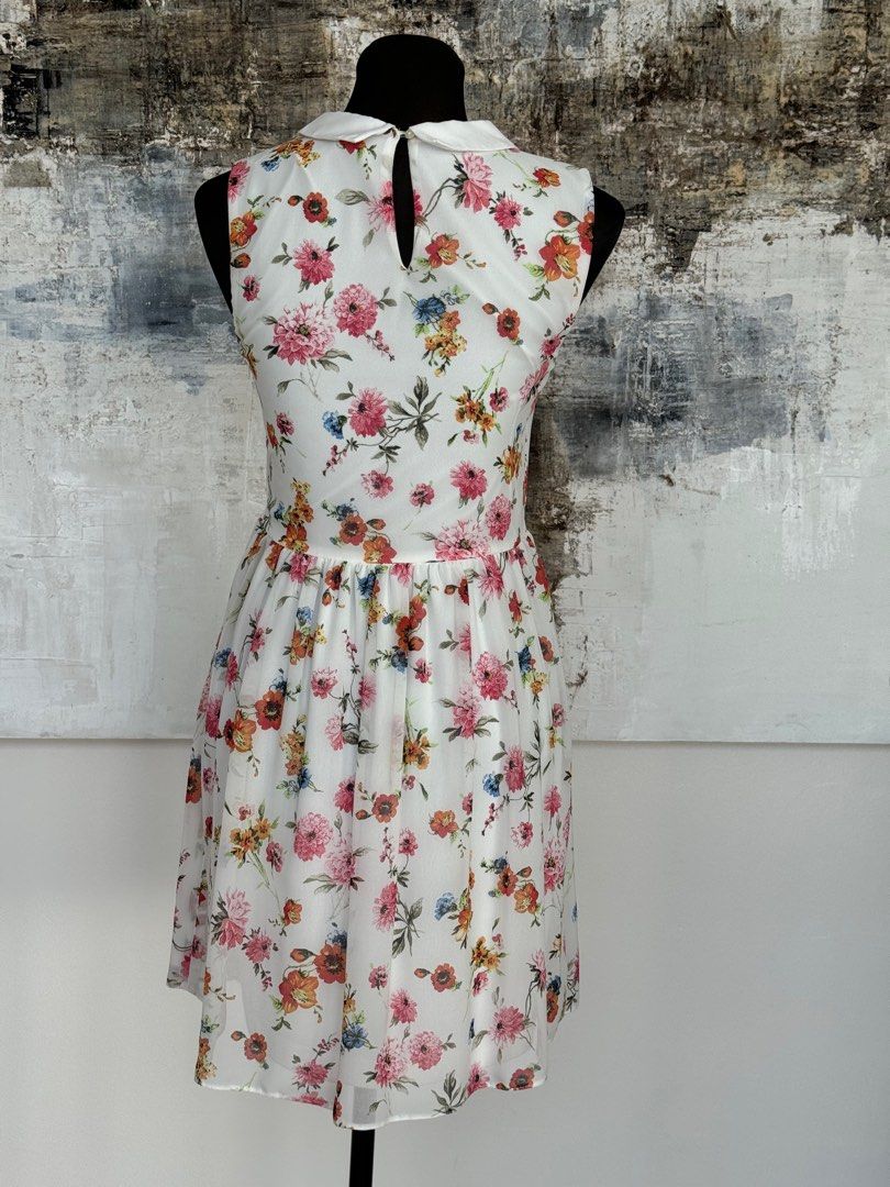 Zara Floral Dress (Category: Dresses) located in Muntinlupa City. Submitted by time2declutter (Listing ID 1334237382, Image 3). Description: Zara floral summer dress. Size S.