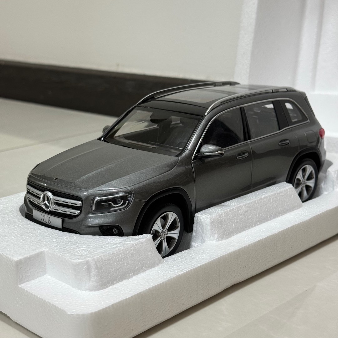 1:18 Z Models Mercedes Benz GLB (Mountain Grey) Dealer