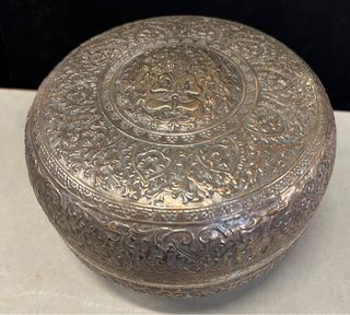 (Category: ) located in . Submitted by emporium.antiquities (Listing ID 1339065273, Image 1). Description: .